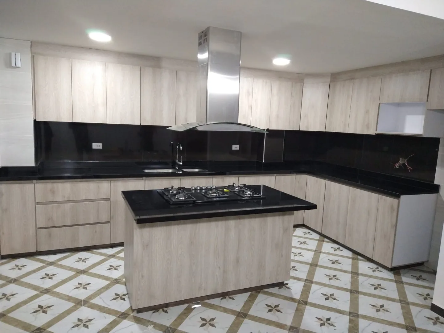 Cocina integral moderna - Constructora GH
