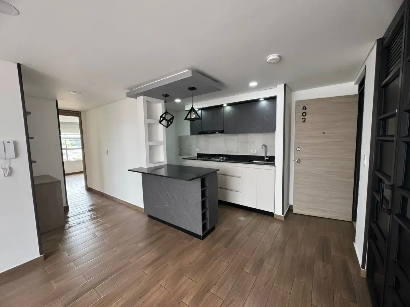 Cocina con isla central - Apartamento Urbano Park 715