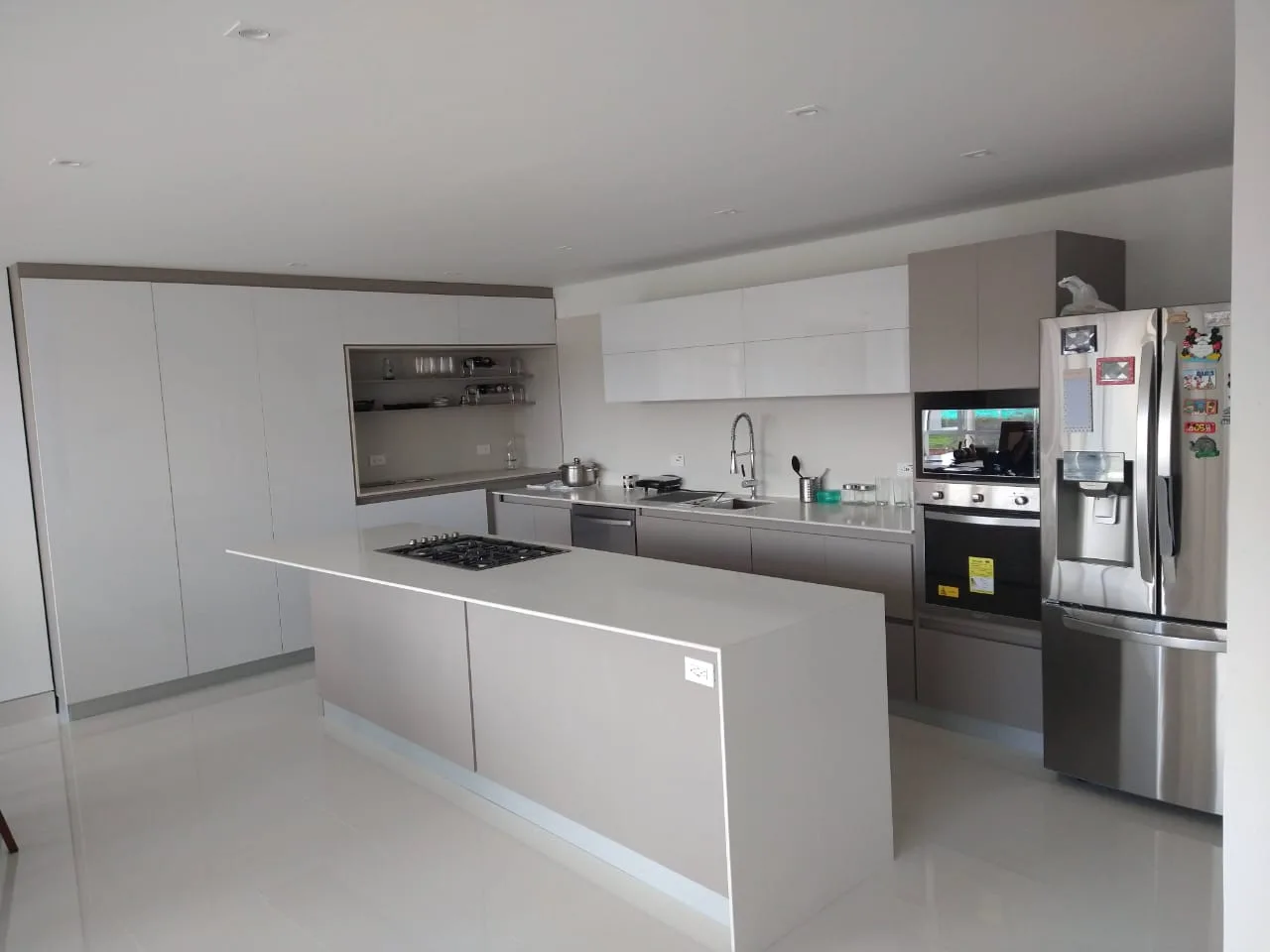 Cocina integral moderna - Constructora GH